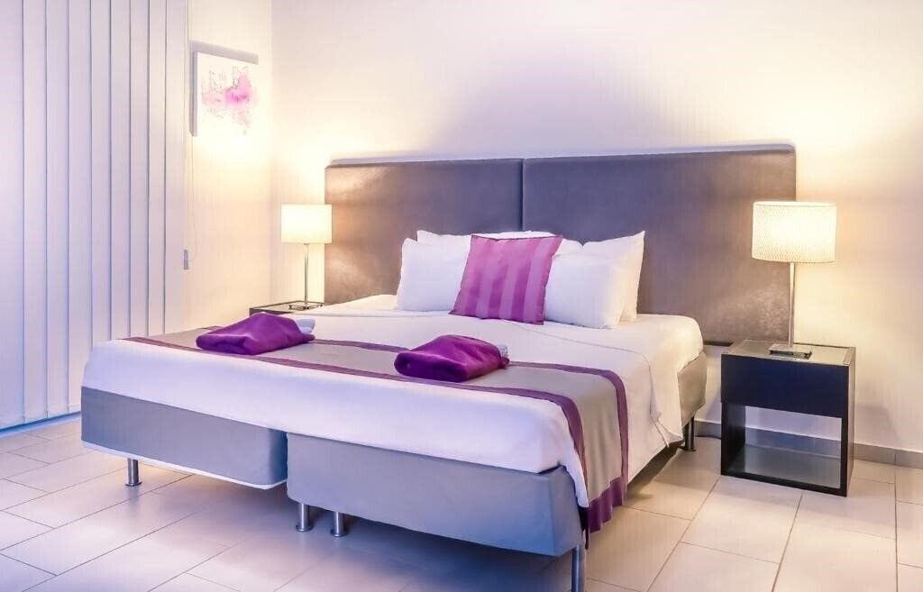 Отель Napian Suites 3*