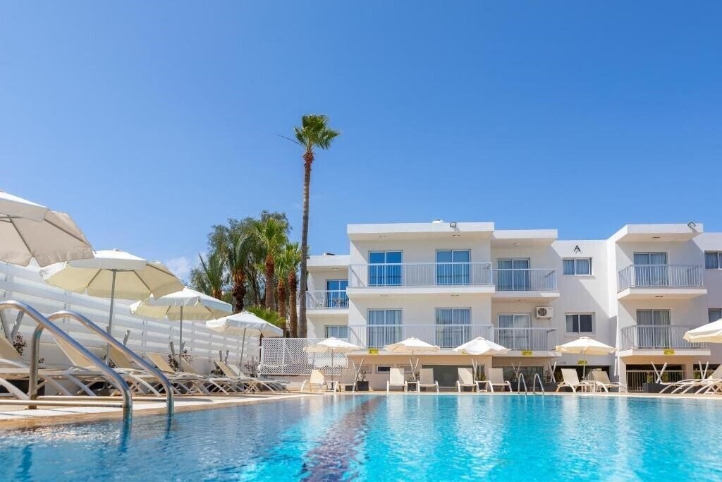 Отель Mia Hotel Apartment 4*