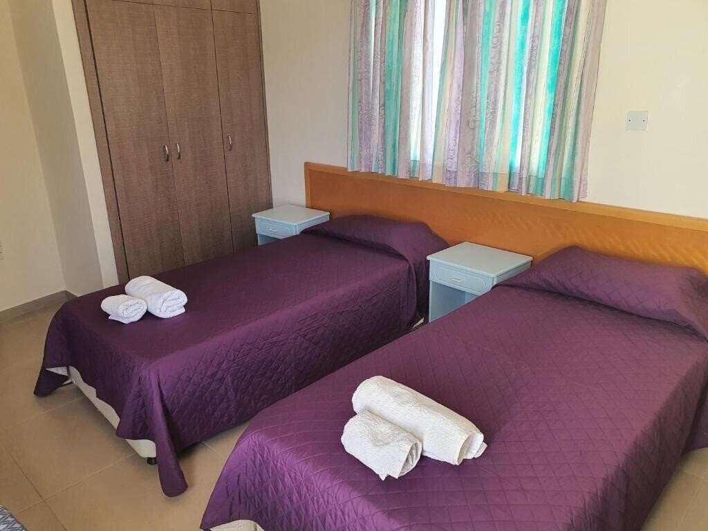 Готель Eleni Apartments 2*