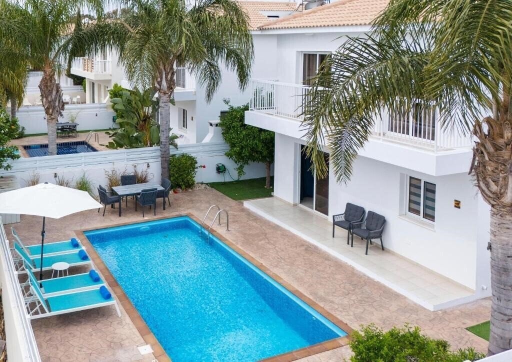 Отель LuxVillasRentals Ayia Napa 2*