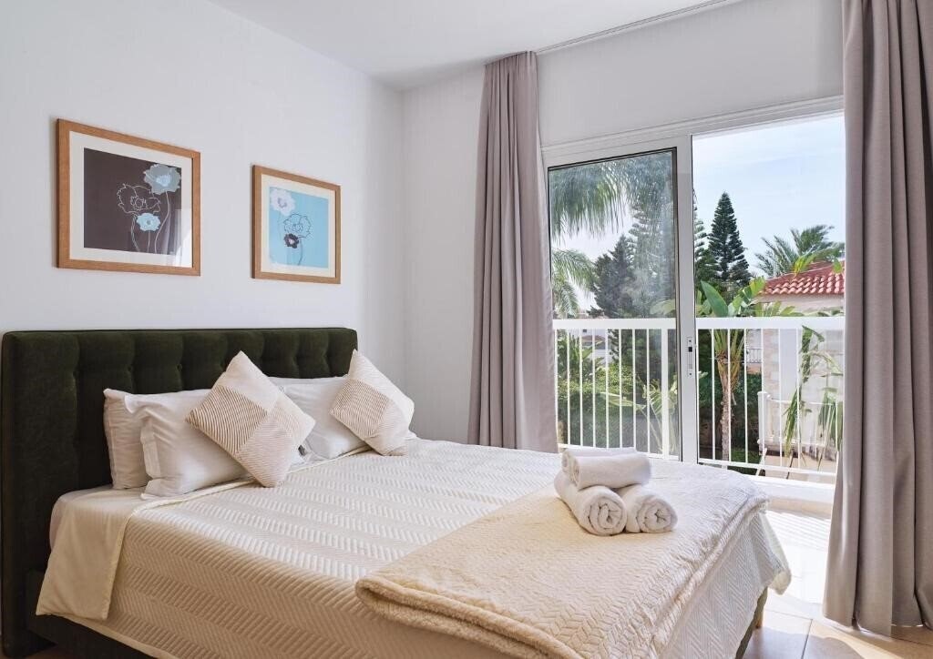 Картинка LuxVillasRentals Ayia Napa 2*