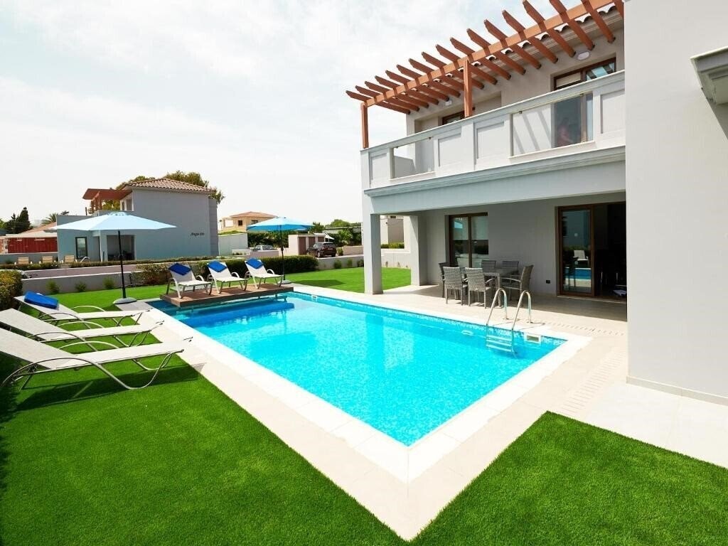 Отель Angie Luxury Beach Villas 2*