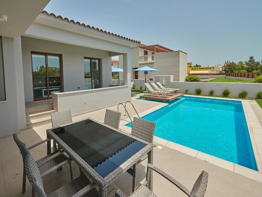 Фото Angie Luxury Beach Villas 2*