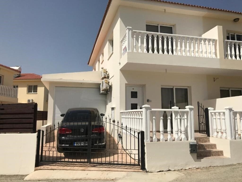 Готель Villa Nissi Beach 28 2*