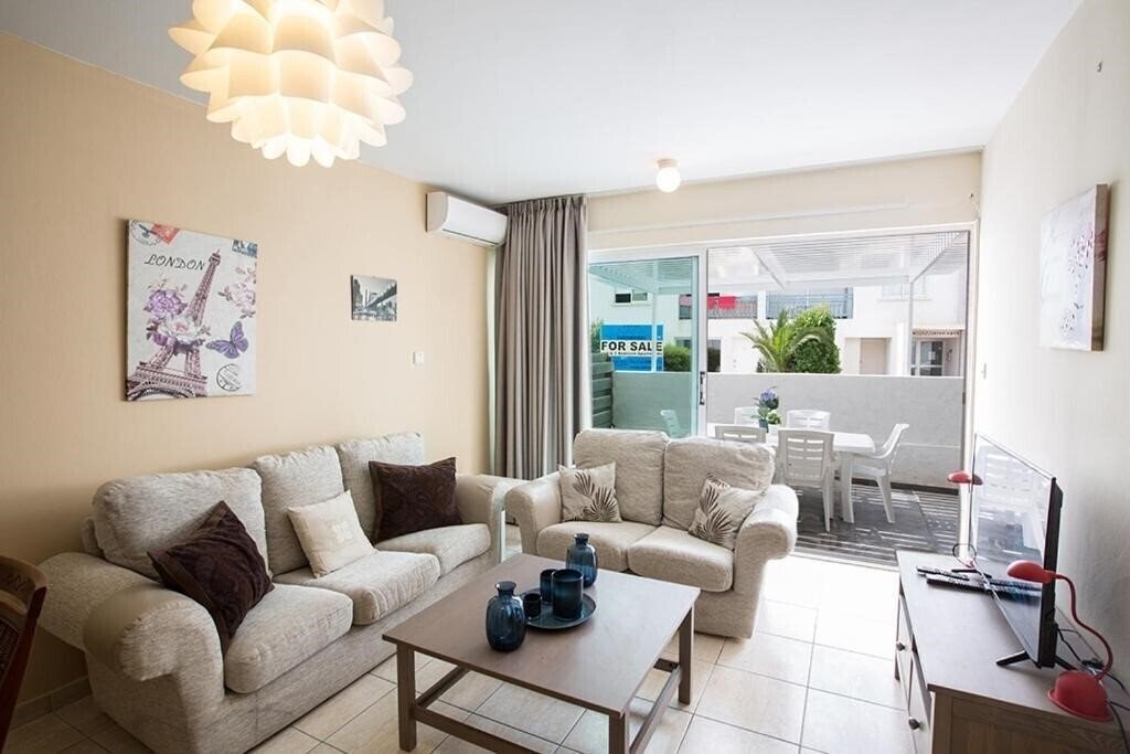 Готель Merab Holidays Apartment Castalia 62 2*