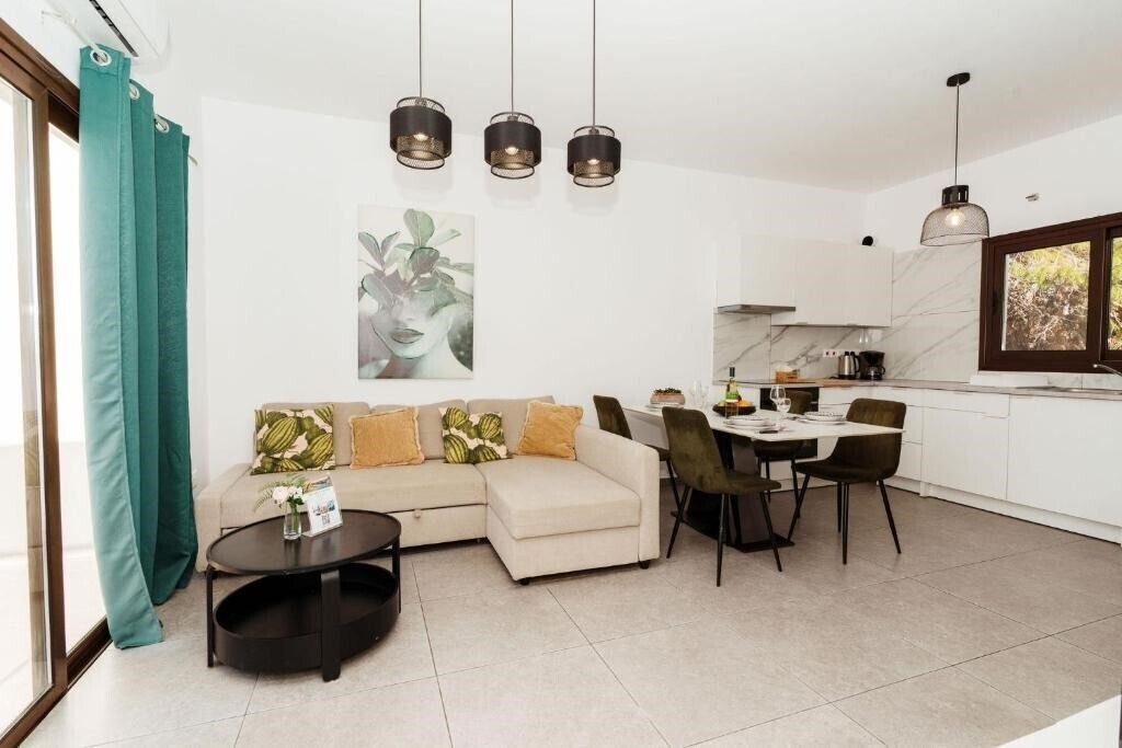 Готель Serenityone - Centrally Located One Bedroom Apt 3*