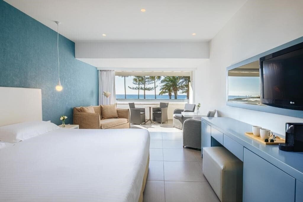 Картинка Nissi Beach Resort 4*