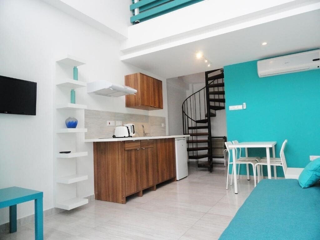 Готель Rainbow Apartments 3*