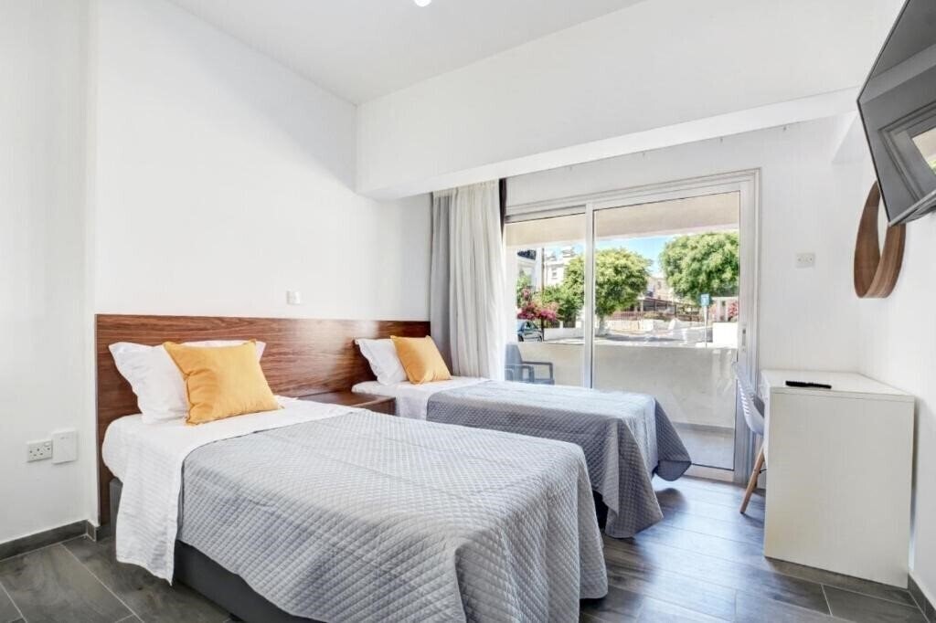 Готель Myhome Delux, Ayia Napa 3 Bedroom with Pool 3*