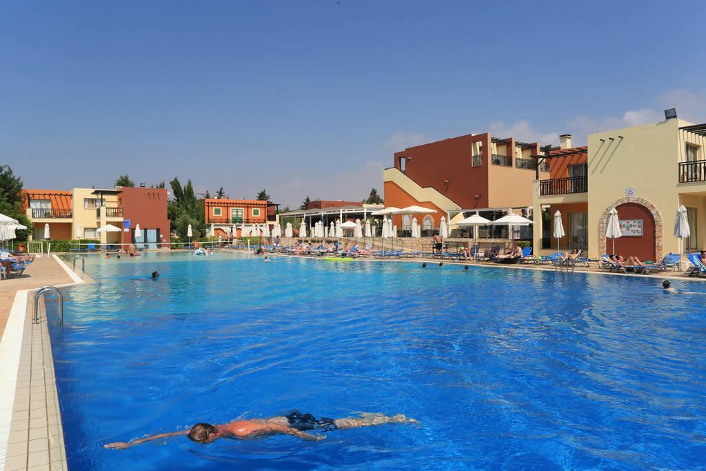 Отель Panas Holiday Village 4*