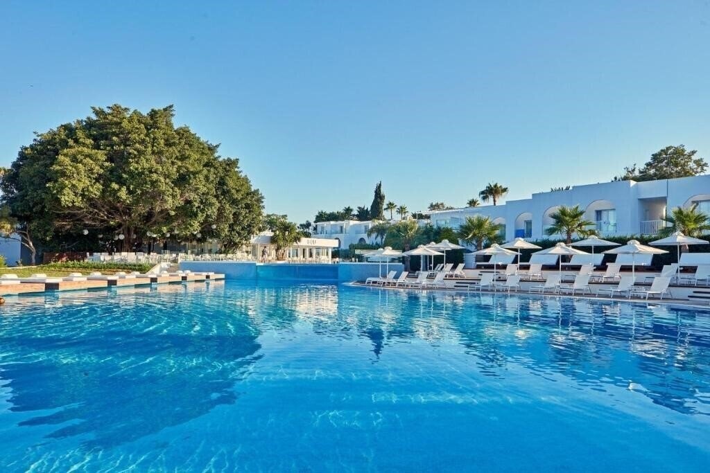Отель So Nice Club Resort 4*