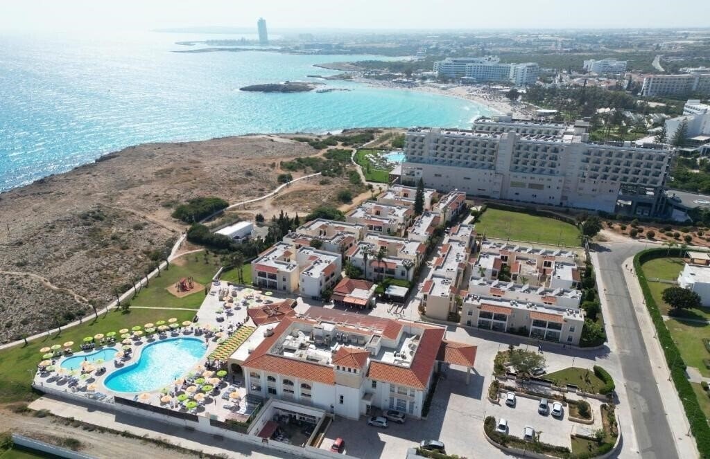 Готель Aktea Beach Village 4*