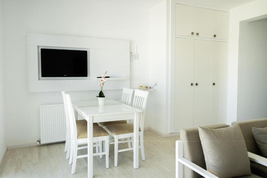 Фотографія Liquid Hotel 3*