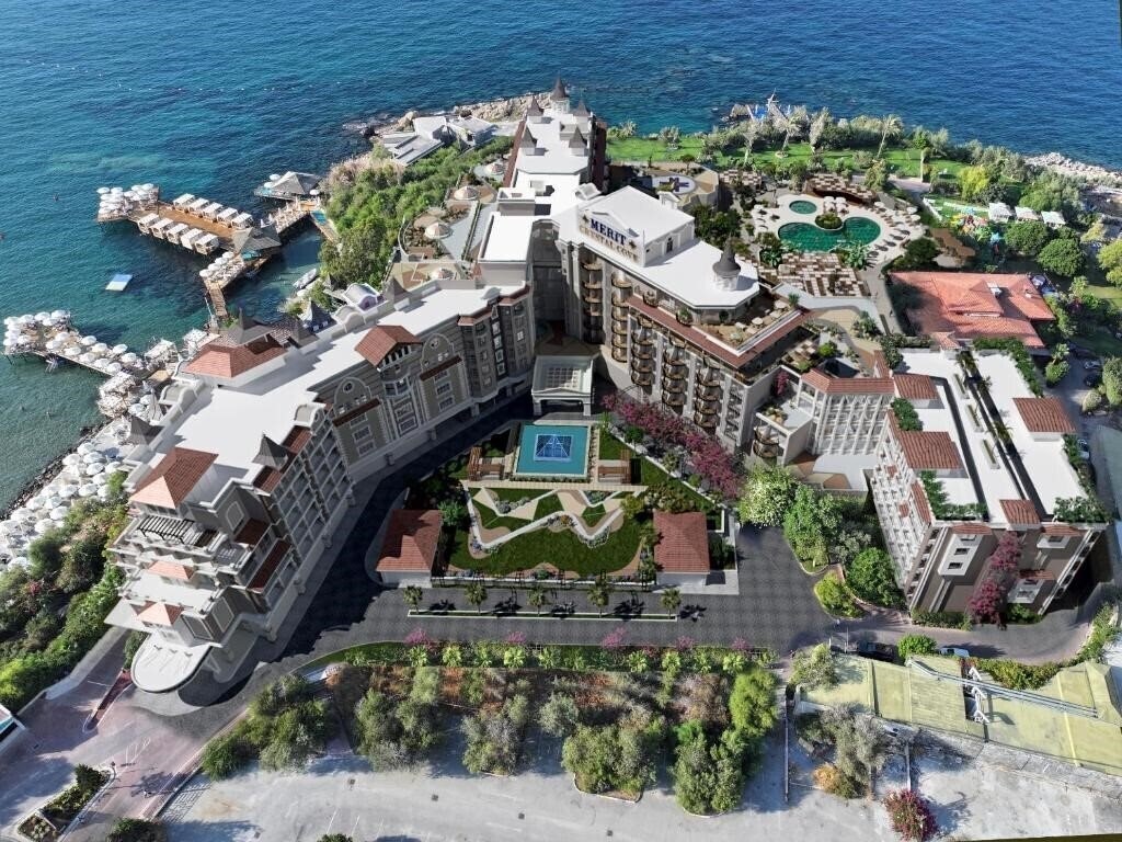 Отель Merit Crystal Cove Hotel & Casino 4*