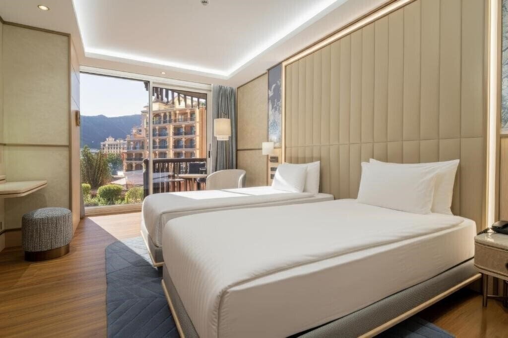 Фото Merit Crystal Cove Hotel & Casino 4*