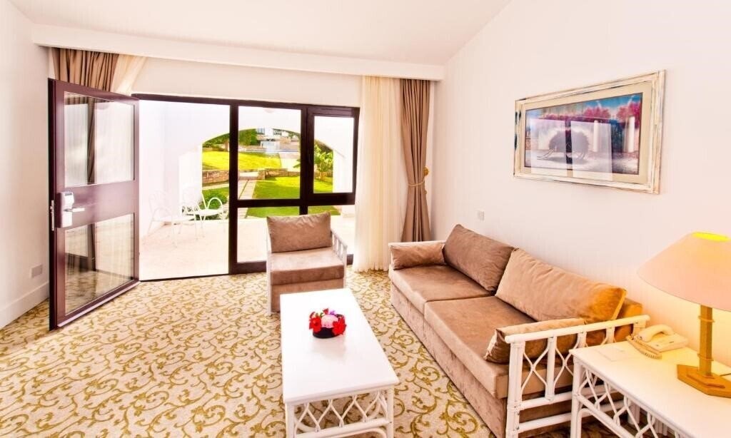 Фото Olive Tree Hotel 3*