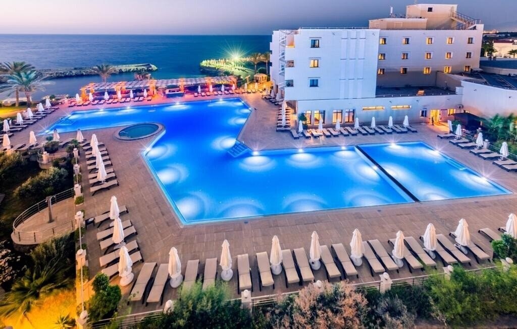 Готель Vuni Palace 5*