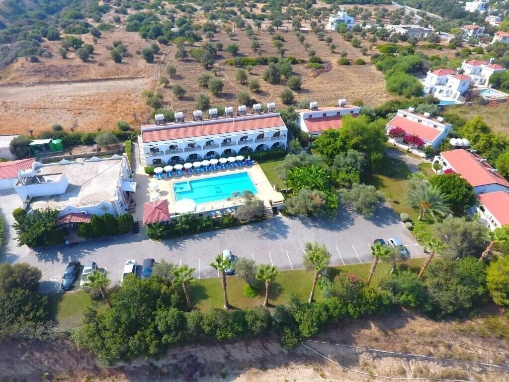 Отель Bare Hill Holiday Village 2*