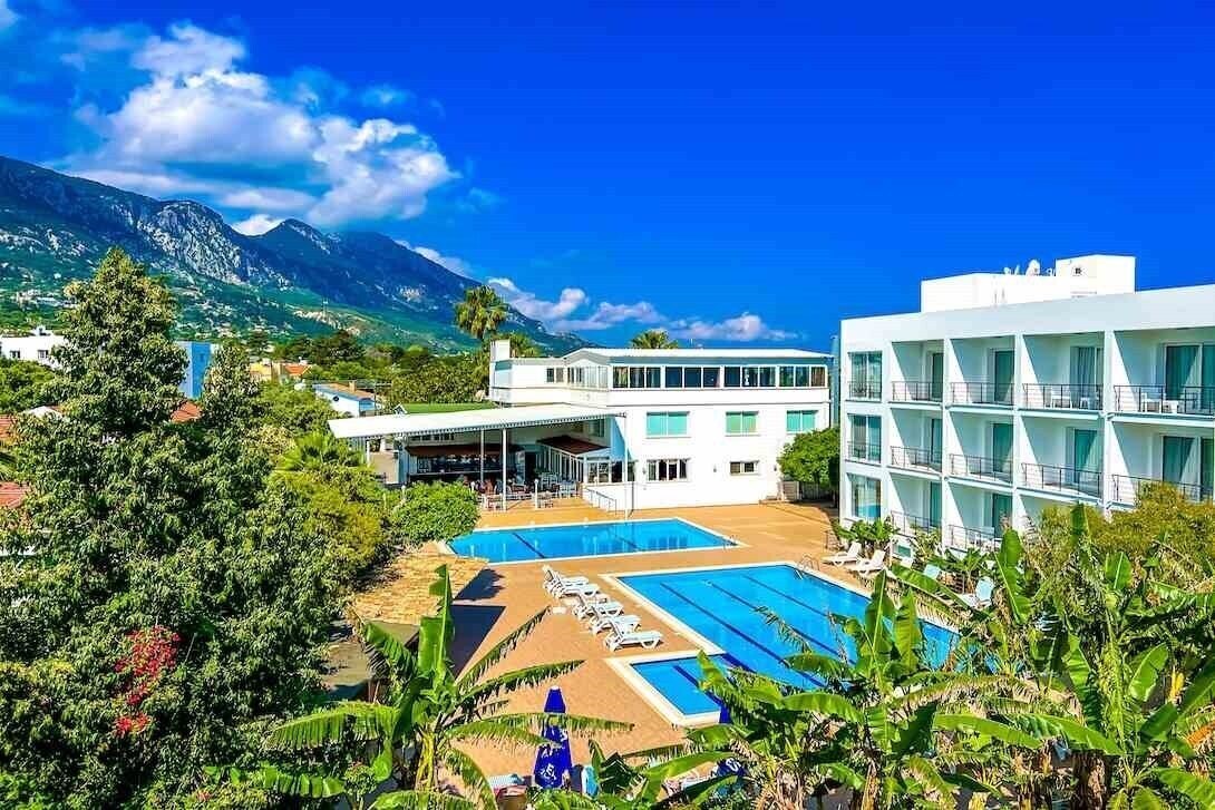 Готель Rose Gardens Holiday Village 3*