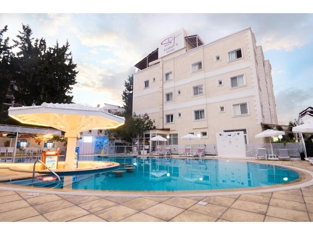 Отель Sammys Hotel 2*