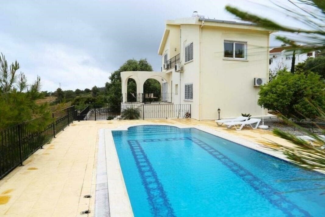 Отель Villa Verde By Amy Villas 3*