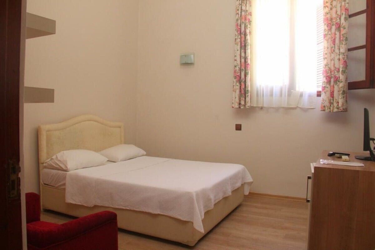 Фотографія Breeze Flora Hotel 2*