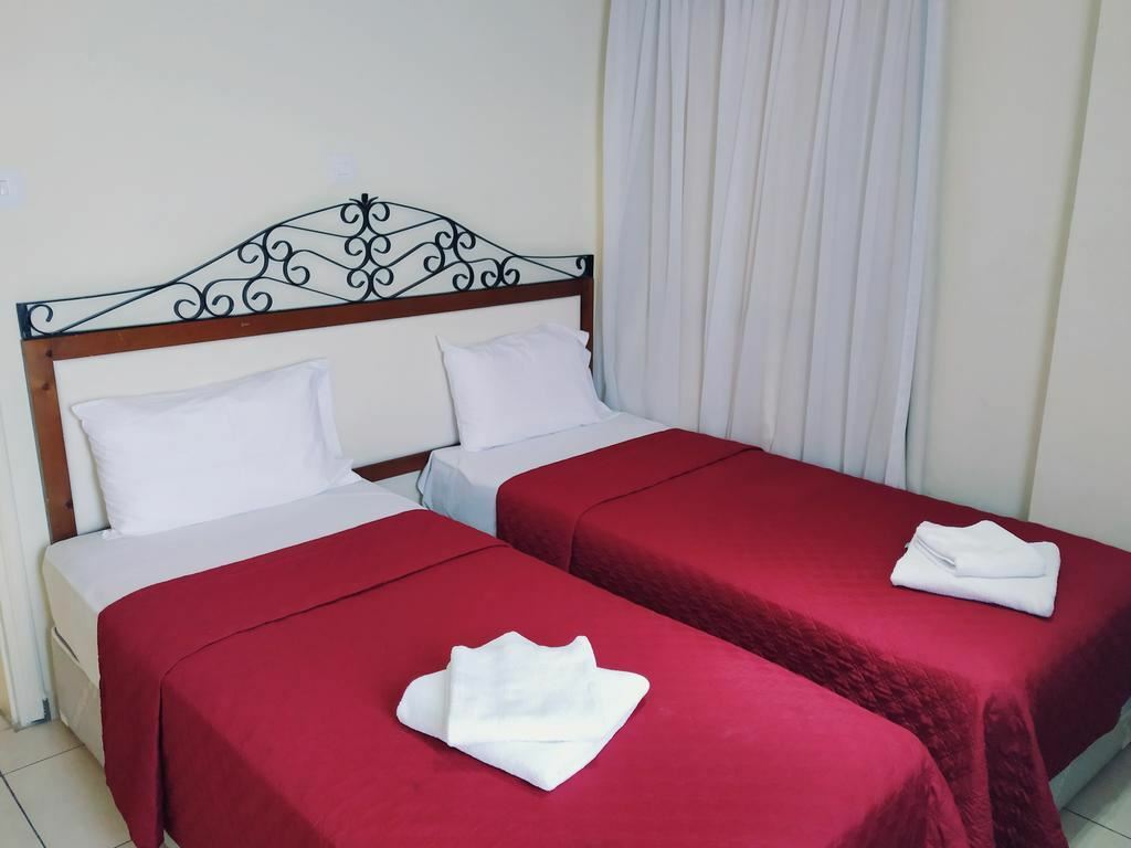 Зображення Mackenzie Beach Hotel 3*