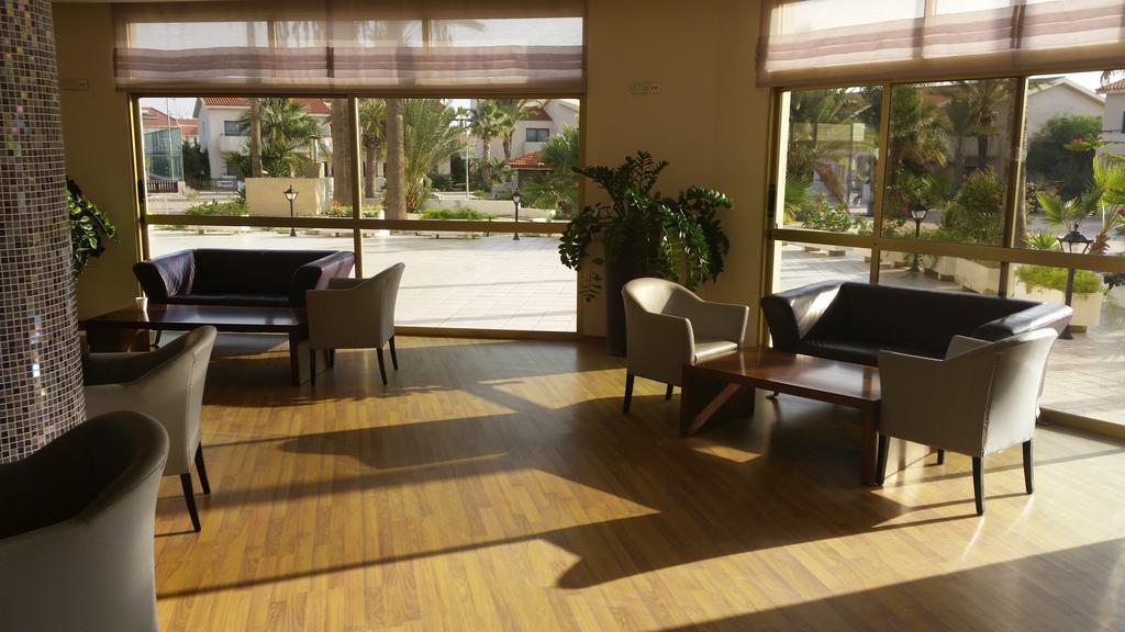 Фотографія Crown Resorts Henipa 3*