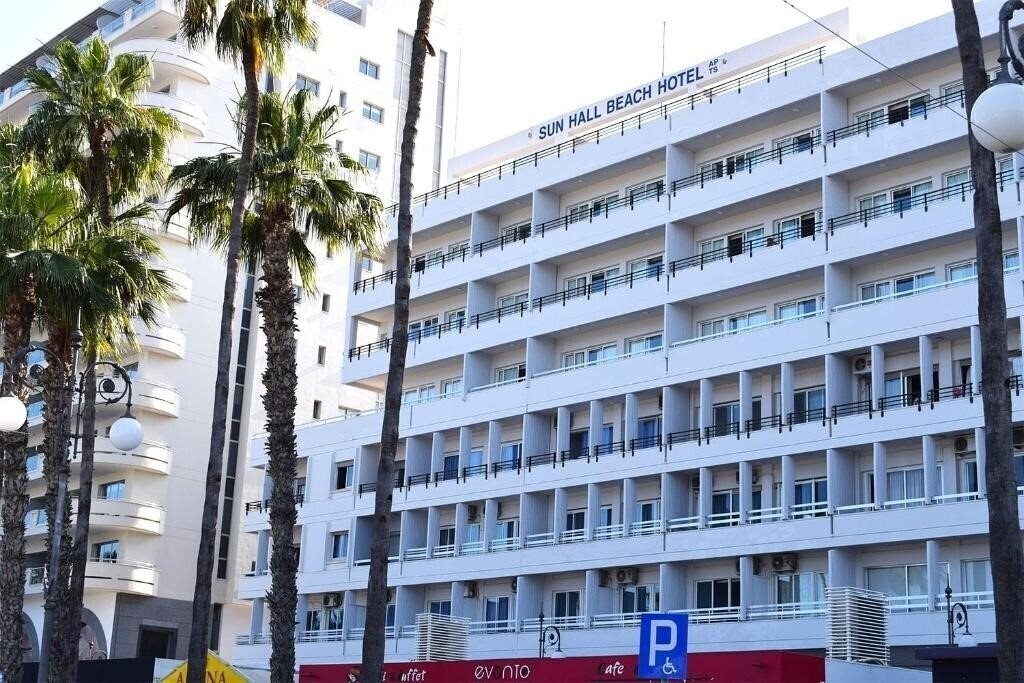 Готель Sun Hall Beach Hotel Apartments 4*