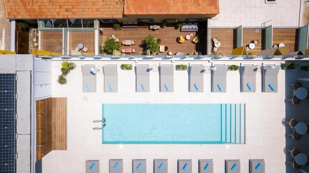 Готель Hotel Indigo Larnaca by IHG 4*