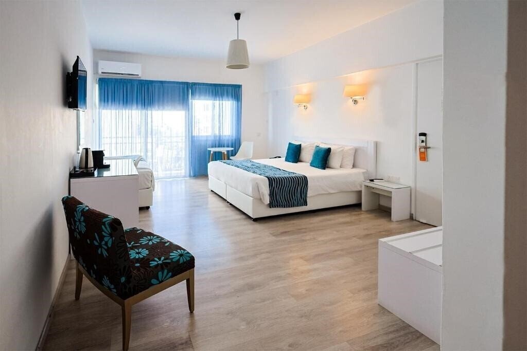 Фото Mikes Kanarium City Hotel 3*