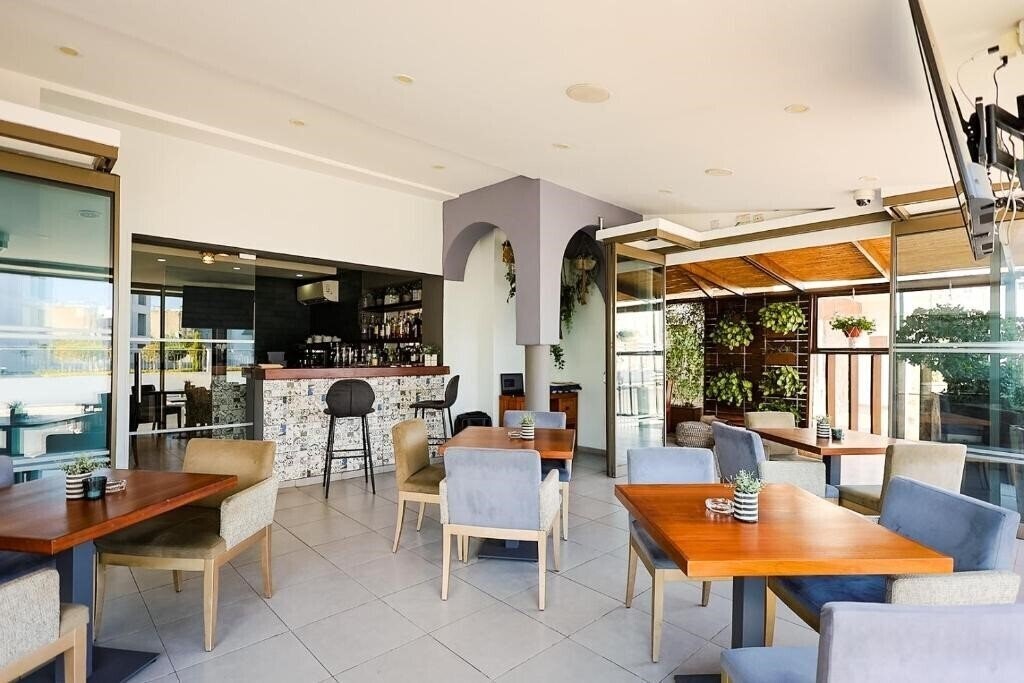 Изображение Mikes Kanarium City Hotel 3*