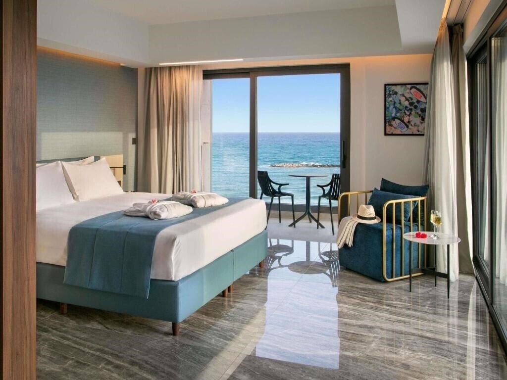 Фото Mercure Larnaca Beach Resort 4*