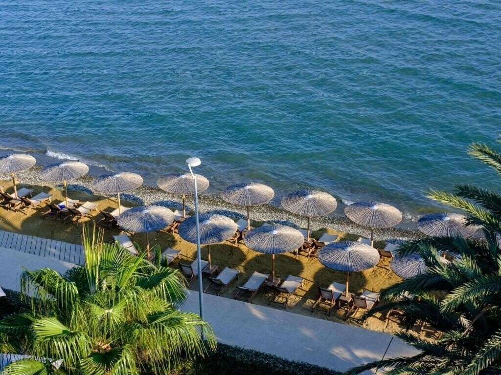 Фотографія Mercure Larnaca Beach Resort 4*