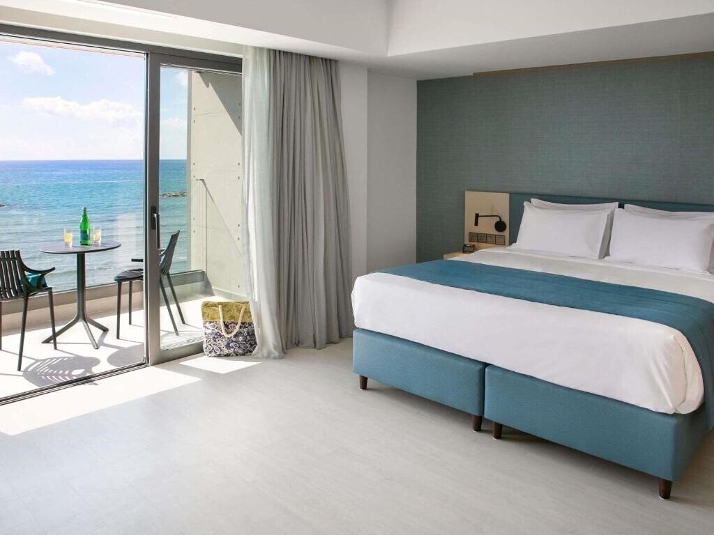 Картинка Mercure Larnaca Beach Resort 4*