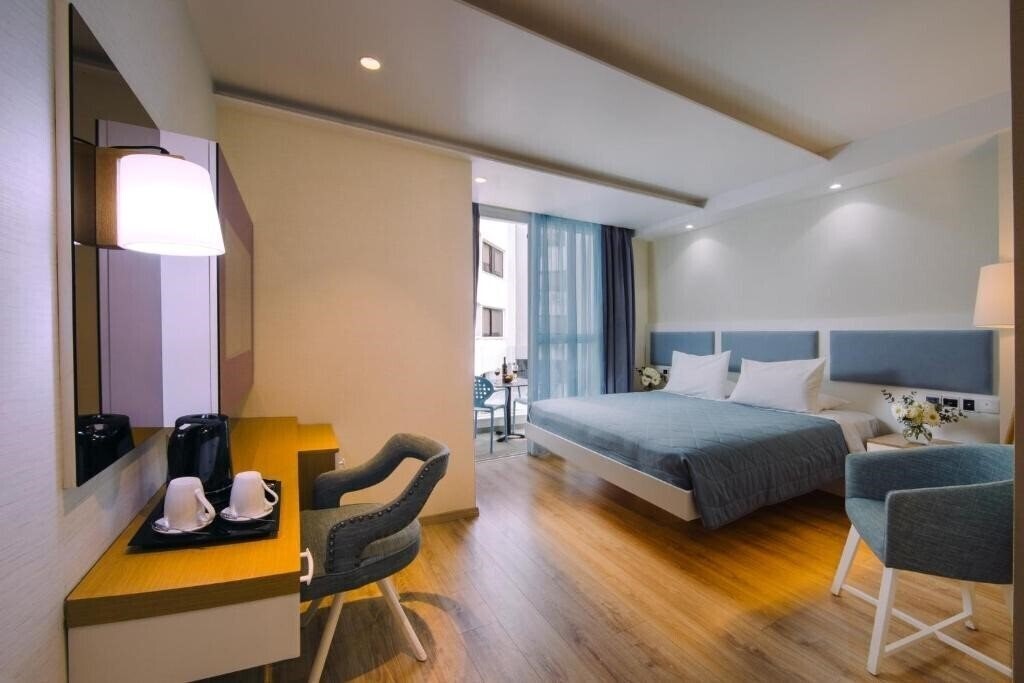 Фото Qbic City Hotel 3*