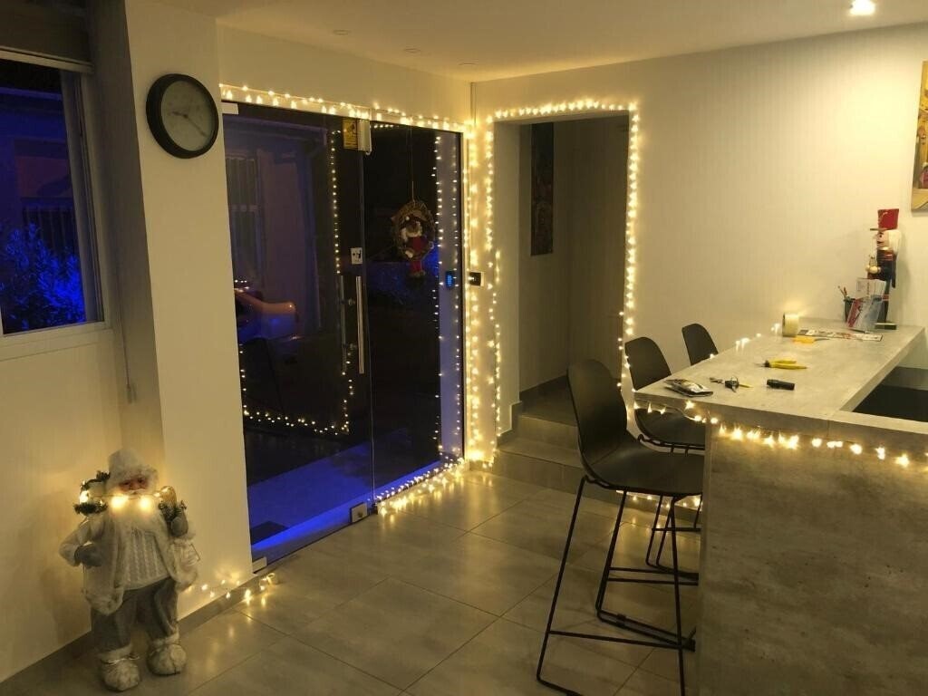 Картинка White 11 3*