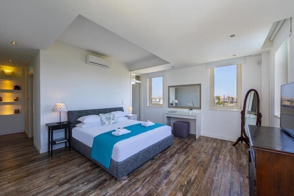 Фото Larnaca Villa Marisol 4*