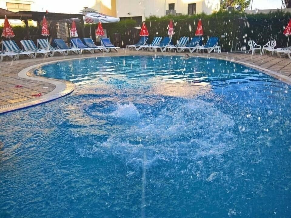 Изображение Pigeon Beach Hotel Apartments 2*