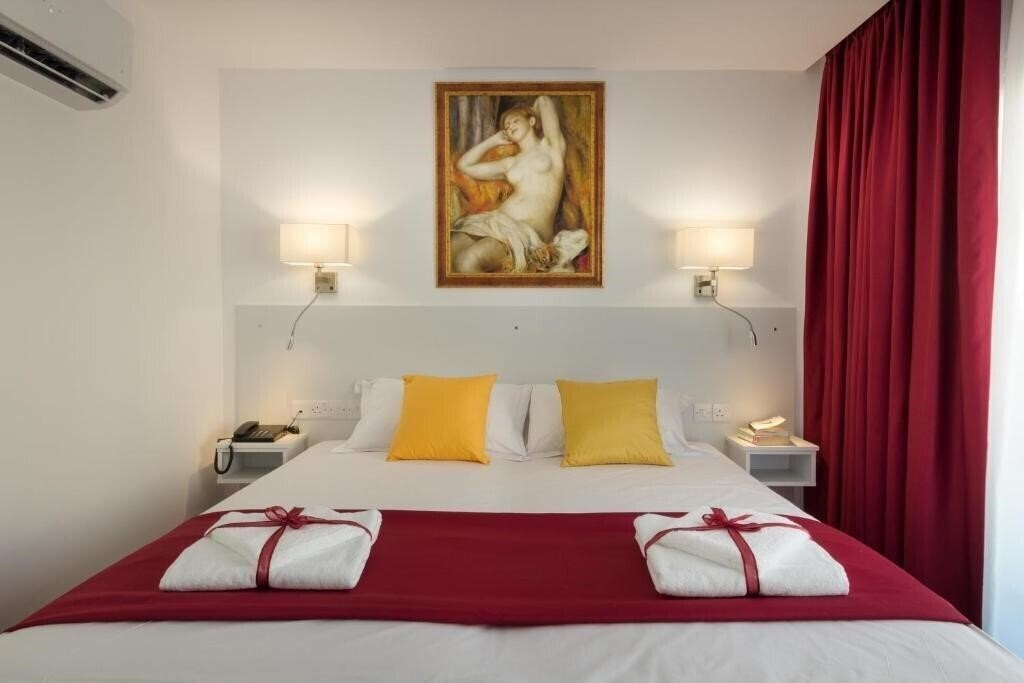 Готель Art & Wine Studios & Apts 3*