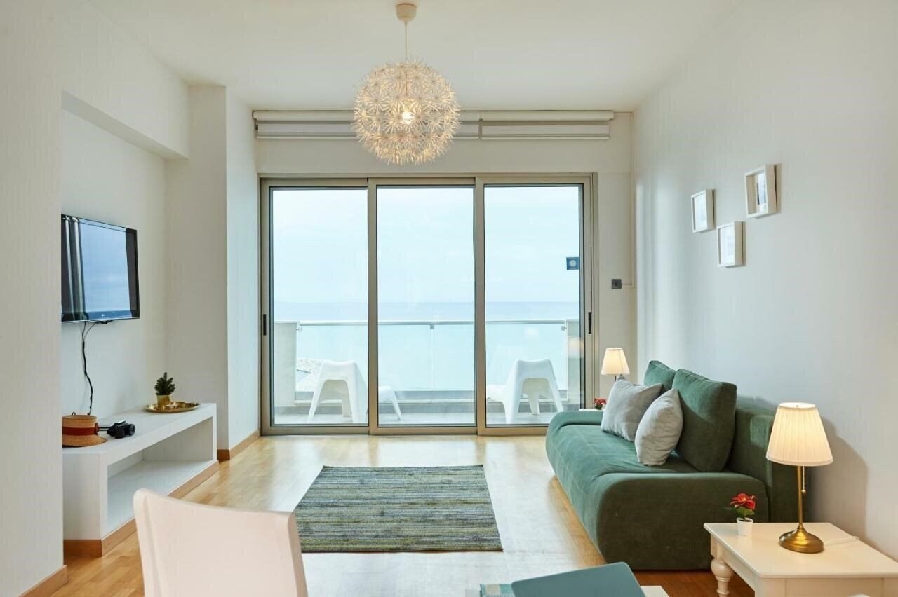 Фотографія Finikoudes Luxury Apartments 3*