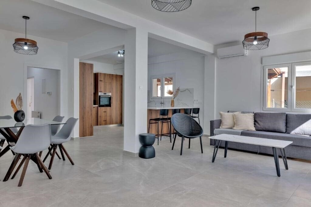 Готель Phaedrus Living: Luxury Residence Faneromeni 4*