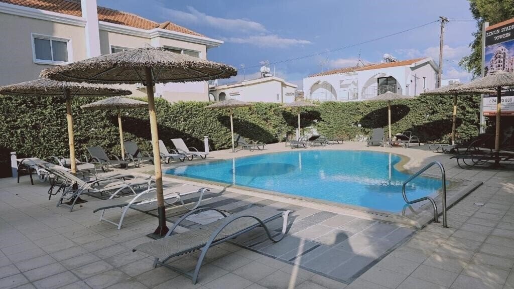 Фото Stay White Petals Apartment 3*