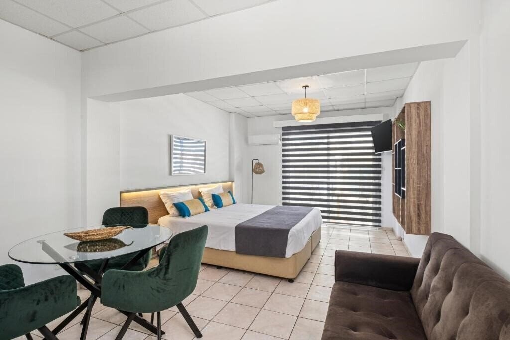 Отель Larnaca Bay Suites 3*