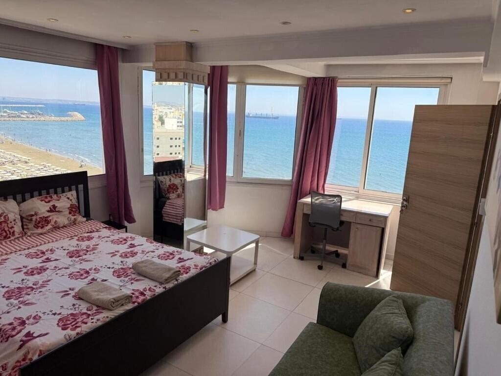 Фото Larnaca Seaview Rooms 3*
