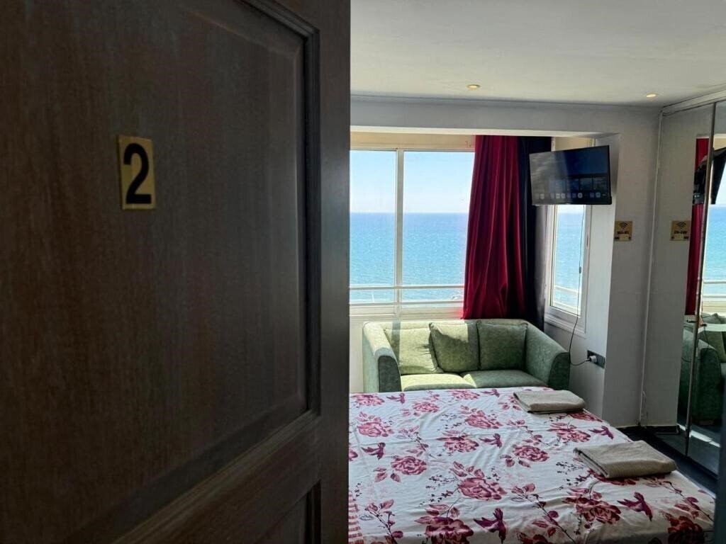 Фотография Larnaca Seaview Rooms 3*