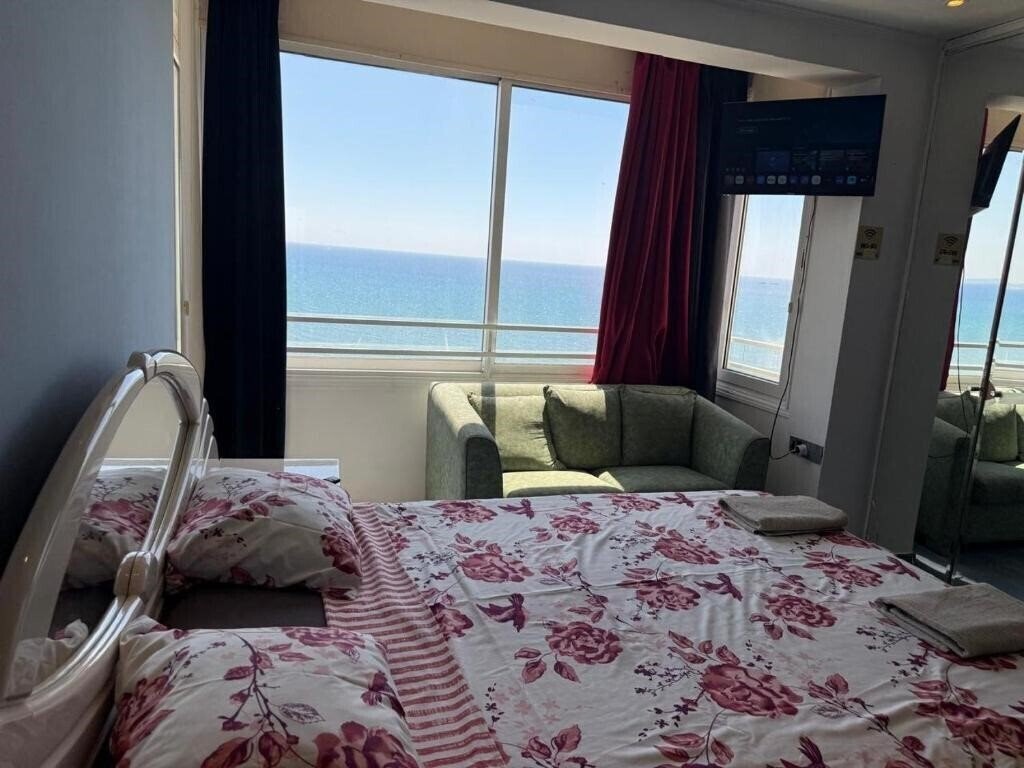 Изображение Larnaca Seaview Rooms 3*