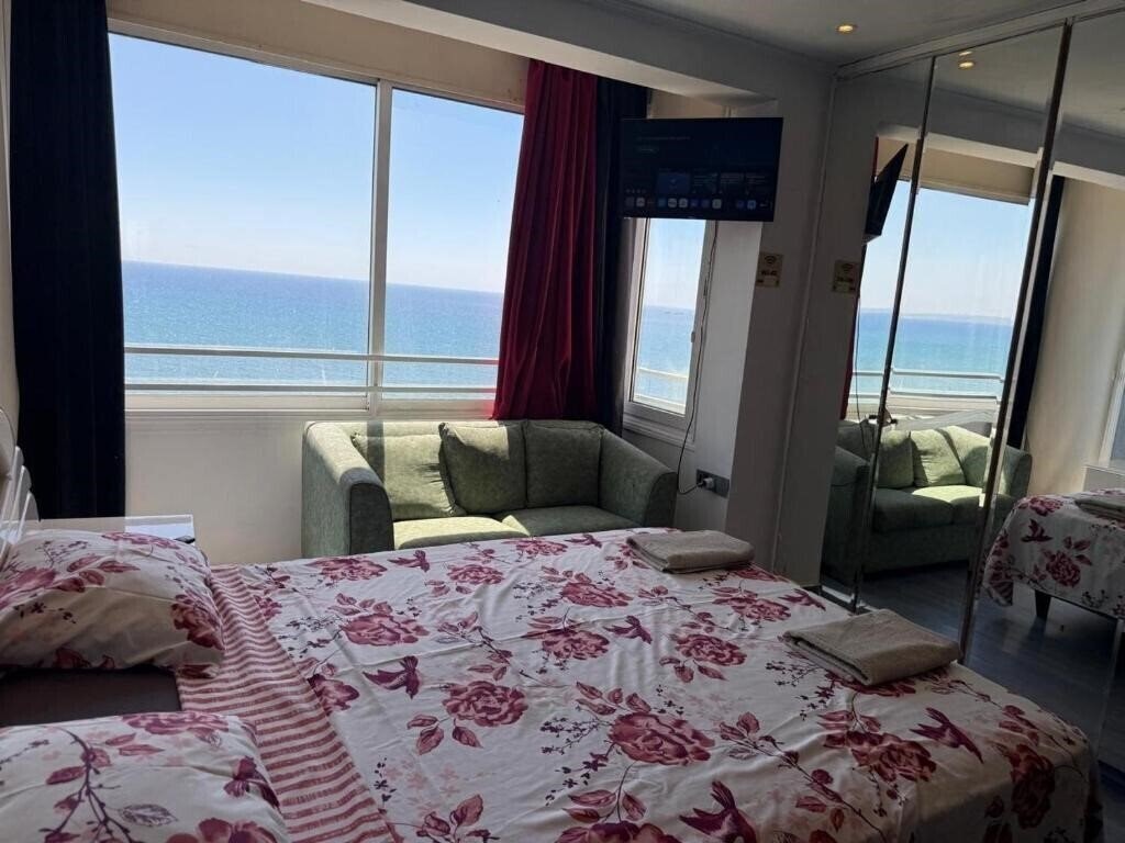 Картинка Larnaca Seaview Rooms 3*