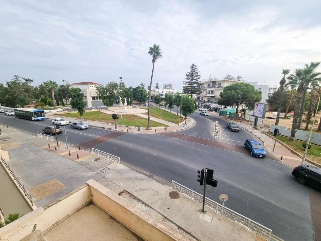 Готель Larnaca Garden Rooms 3*