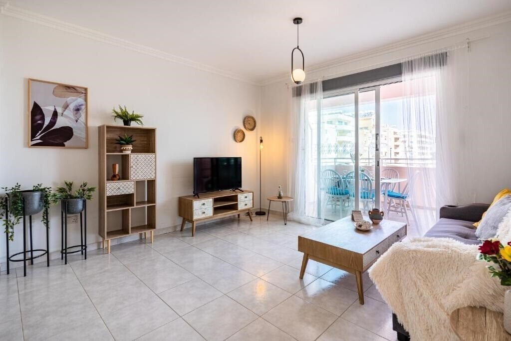 Отель Sweet Retreat 2-BR Apartment In Mackenzie 2*